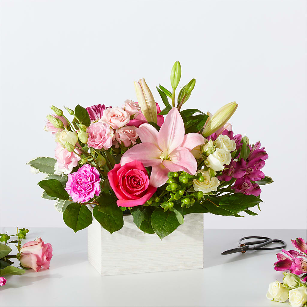 Sweetberry Box – A Florist Original – Willow Blooms Floral, Marlin TX