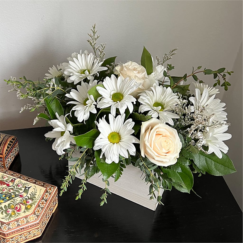Fresh Linen Box Bouquet –  Willow Blooms Floral, Marlin TX