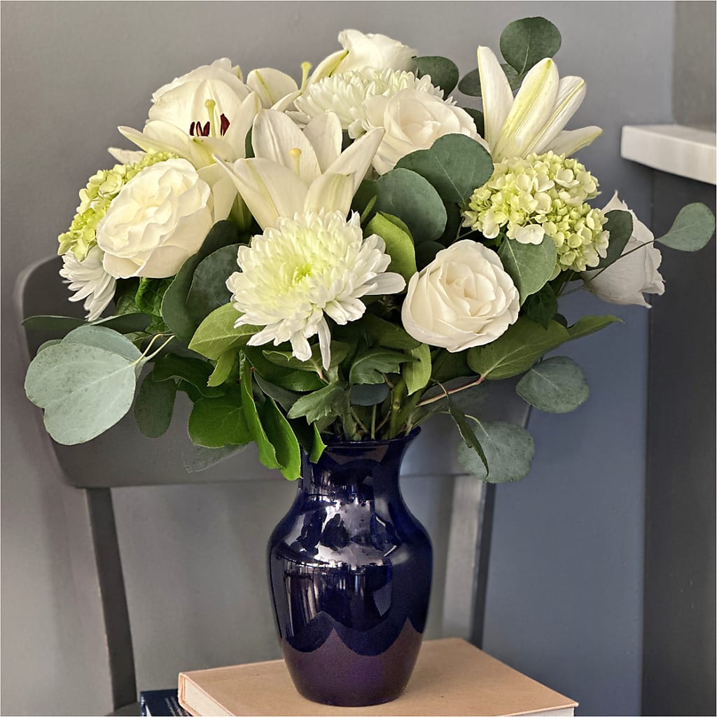 Snowy Dreams Bouquet –  Willow Blooms Floral, Marlin TX